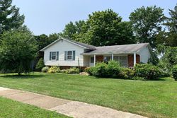 Pre-foreclosure in  BROADFIELD DR Newark, DE 19713