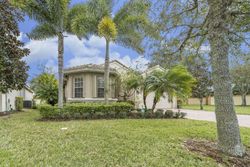 Pre-foreclosure in  SE LEGACY COVE CIR Stuart, FL 34997