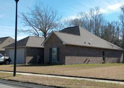 Pre-foreclosure in  GOLDEN EAGLE DR Prairieville, LA 70769