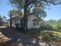 Pre-foreclosure in  8TH PL Des Moines, IA 50313