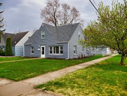 Pre-foreclosure in  W 99TH PL Oak Lawn, IL 60453