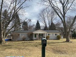 Pre-foreclosure in  MELVIN AVE Rochester, MI 48307