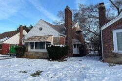 Pre-foreclosure in  SOMERSET AVE Detroit, MI 48224