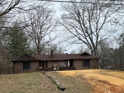 Pre-foreclosure in  HIGHWAY 13 Erin, TN 37061
