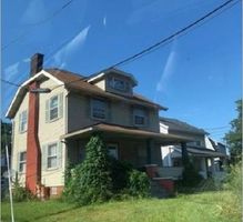 Pre-foreclosure in  MAHONING RD NE Canton, OH 44705