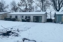 Pre-foreclosure in  SAINT BONIFACE DR East Saint Louis, IL 62206
