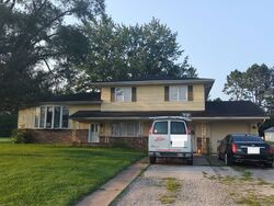 Pre-foreclosure in  31ST AVE W Milan, IL 61264
