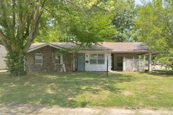 Pre-foreclosure in  PEACE DR Belleville, IL 62220