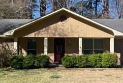 Pre-foreclosure in  OLD LAKE RD Jackson, MS 39212