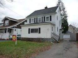 Pre-foreclosure in  ROXFORD RD S Syracuse, NY 13208