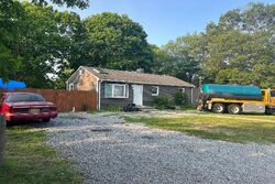 Pre-foreclosure in  E OAKDALE ST Bay Shore, NY 11706