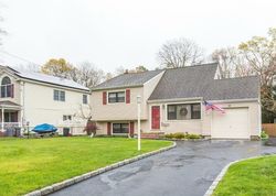 Pre-foreclosure in  SCHOOLHOUSE RD East Islip, NY 11730