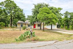 Pre-foreclosure in  ROCKSPRING DR Newalla, OK 74857