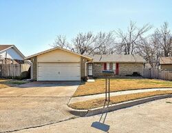 Pre-foreclosure in  OAK CREEK DR Yukon, OK 73099