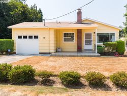 Pre-foreclosure in  SE 120TH AVE Portland, OR 97266