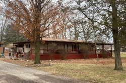 Pre-foreclosure in  WINFIELD RD Jonesville, MI 49250