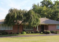 Pre-foreclosure in  FAIRMOUNT RD Louisville, KY 40291