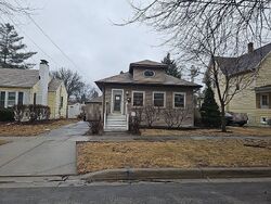 Pre-foreclosure in  S WORTH AVE Elgin, IL 60123