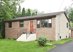 Pre-foreclosure in  PALISADES RD Willowbrook, IL 60527