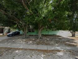 Pre-foreclosure in  QUEENS CT Frostproof, FL 33843