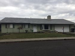 Pre-foreclosure in  MADISON AVE Toppenish, WA 98948