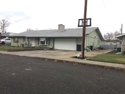 Pre-foreclosure in  MADISON AVE Toppenish, WA 98948