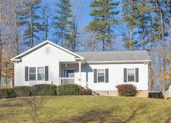 Pre-foreclosure in  RIVERSIDE DR Palmyra, VA 22963