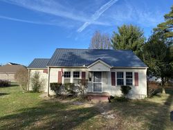 Pre-foreclosure in  W TAYLOR ST Manchester, TN 37355