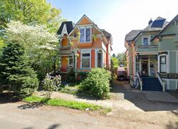 Pre-foreclosure in  SE MORRISON ST Portland, OR 97214