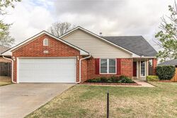 Pre-foreclosure in  CREEKVIEW TER Norman, OK 73071