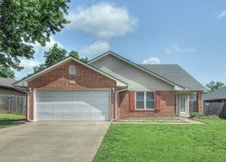 Pre-foreclosure in  CREEKVIEW TER Norman, OK 73071