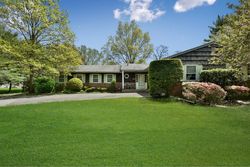 Pre-foreclosure Listing in LINDEN LN OLD WESTBURY, NY 11568