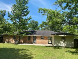 Pre-foreclosure in  OAKCREST DR Baton Rouge, LA 70814