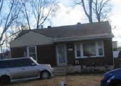 Pre-foreclosure in  VILLA DR Louisville, KY 40272
