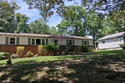  Parker Ln, Chester VA