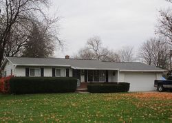 Pre-foreclosure in  TOWNVIEW DR Flint, MI 48532