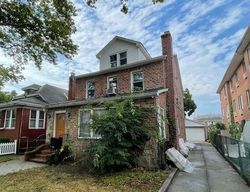 Pre-foreclosure in  65TH AVE Fresh Meadows, NY 11365