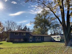 Pre-foreclosure in  IRWINDALE DR Waterford, MI 48328