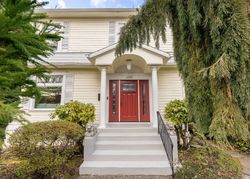 Pre-foreclosure in  NE MULTNOMAH ST Portland, OR 97232