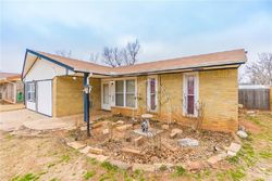 Pre-foreclosure in  E HILLCREST LN Mustang, OK 73064