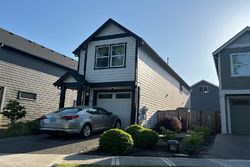 Pre-foreclosure in  S WYNOOSKI ST Newberg, OR 97132