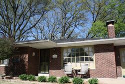 Pre-foreclosure in  KENWOOD LN Collinsville, IL 62234