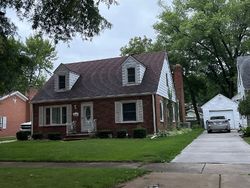 Pre-foreclosure in  INGLESIDE AVE Aurora, IL 60506