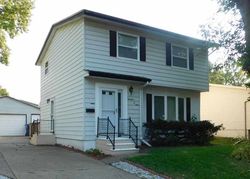 Pre-foreclosure in  KINGS DR Bettendorf, IA 52722