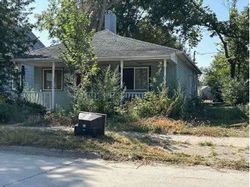 Pre-foreclosure in  10TH AVE SE Cedar Rapids, IA 52401
