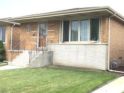 Pre-foreclosure in  MULLIGAN AVE Burbank, IL 60459