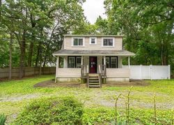 Pre-foreclosure in  ECHO AVE Miller Place, NY 11764