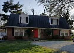Pre-foreclosure in  EVERETT DR Clarksville, TN 37040