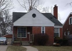 Pre-foreclosure in  LOCHMOOR ST Harper Woods, MI 48225