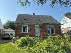 Pre-foreclosure in  FOREST ST Wayne, MI 48184